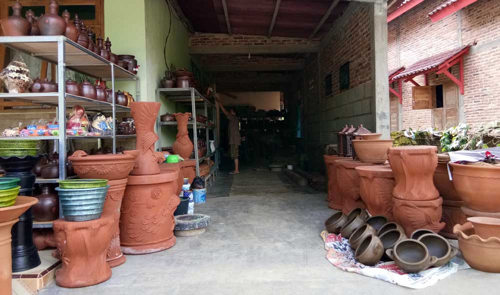 Sentra gerabah diDusun Gunung Cilik, Desa Purwoasri, Kecamatan Kebonagung, Pacitan