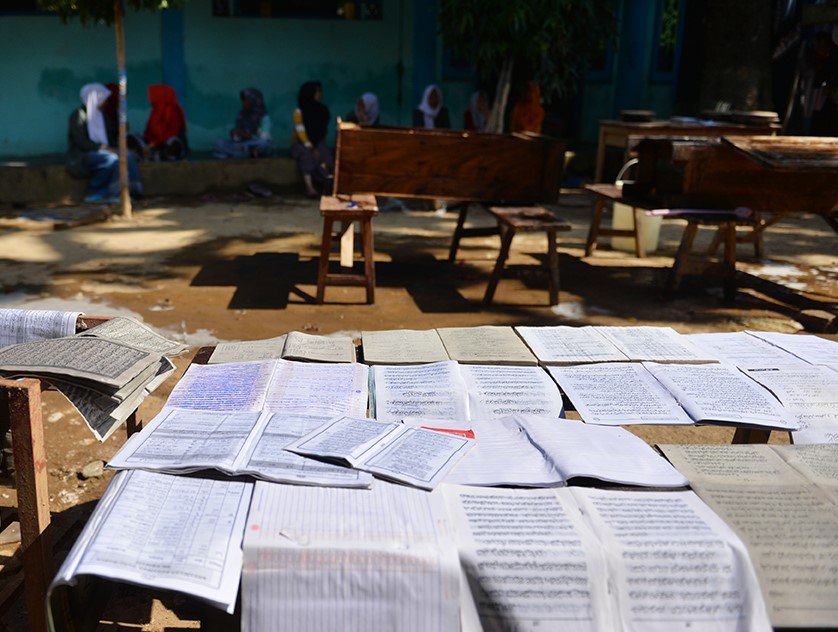 Ribuan Kitab di Pesantren Tremas terendam banjir