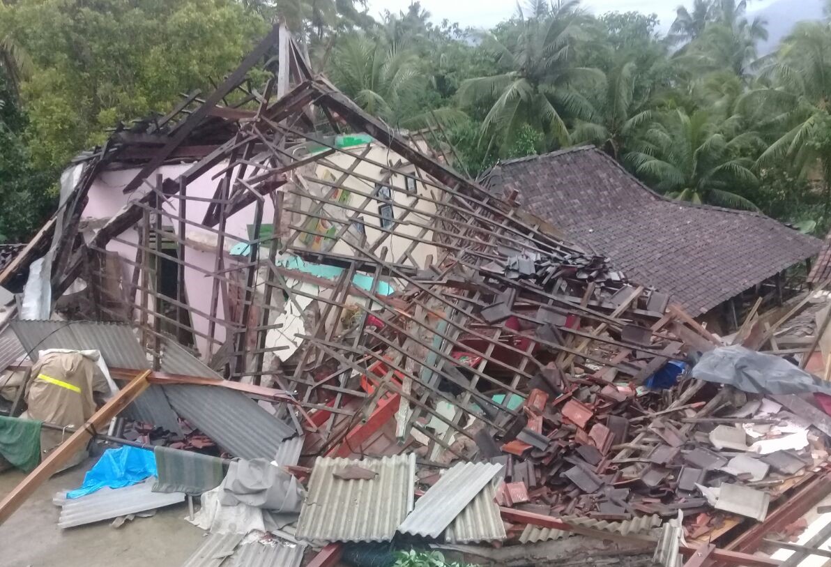 Puluhan rumah di Pacitan rusak berat akibat bencana tanah longsor